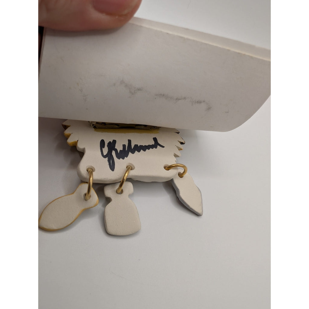 Signed Carolyn Edlund Handcrafted Ceramic Calico Cat Brooch with Dangles