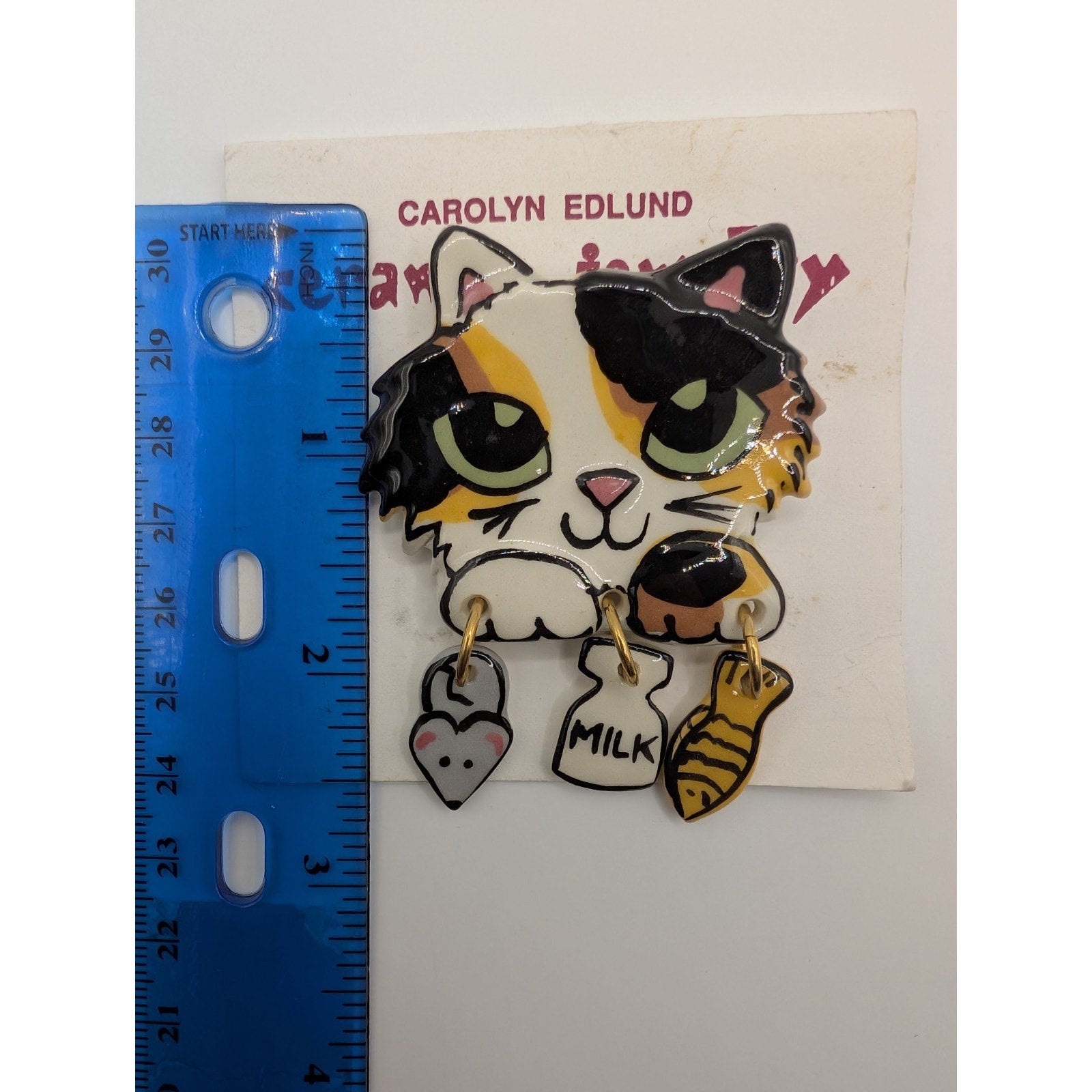 Signed Carolyn Edlund Handcrafted Ceramic Calico Cat Brooch with Dangles