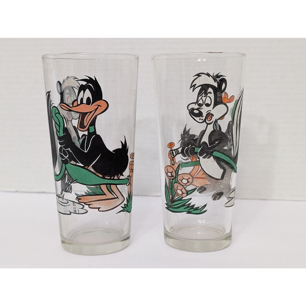 Vintage 1976 Pepsi Collector Series Daffy Duck and Pepe Le Pew Glass Set Looney Tunes Tumblers