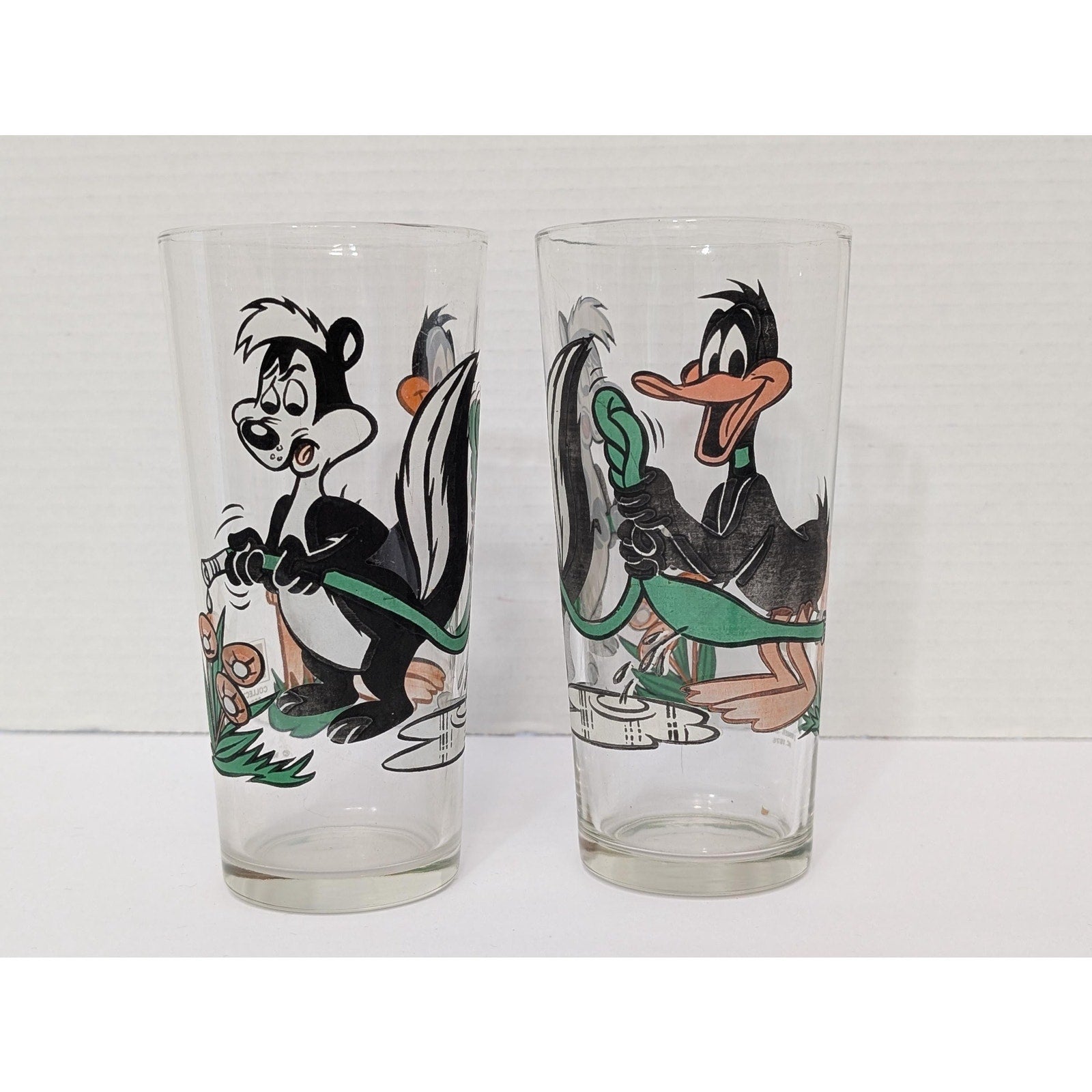 Vintage 1976 Pepsi Collector Series Daffy Duck and Pepe Le Pew Glass Set Looney Tunes Tumblers