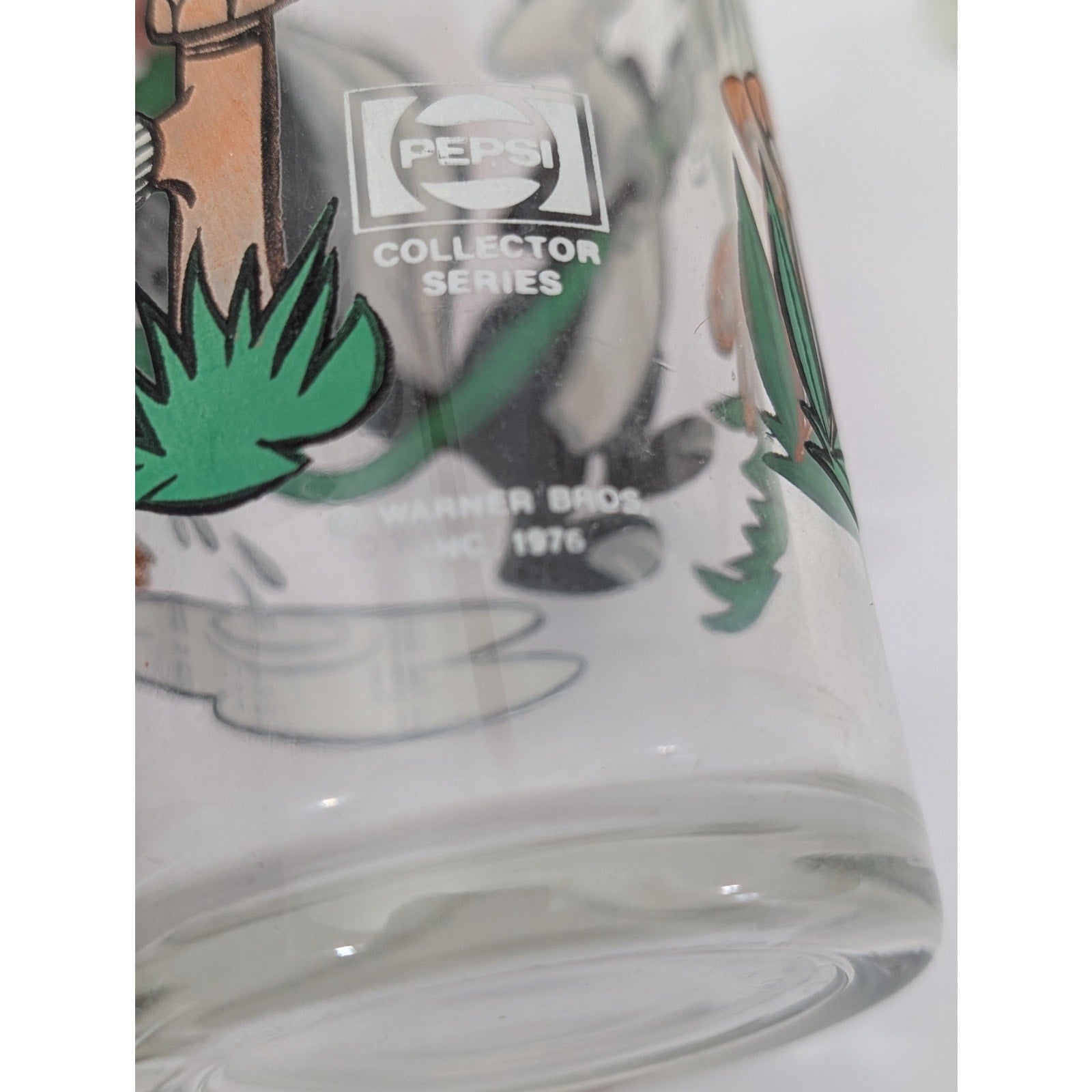 Vintage 1976 Pepsi Collector Series Daffy Duck and Pepe Le Pew Glass Set Looney Tunes Tumblers