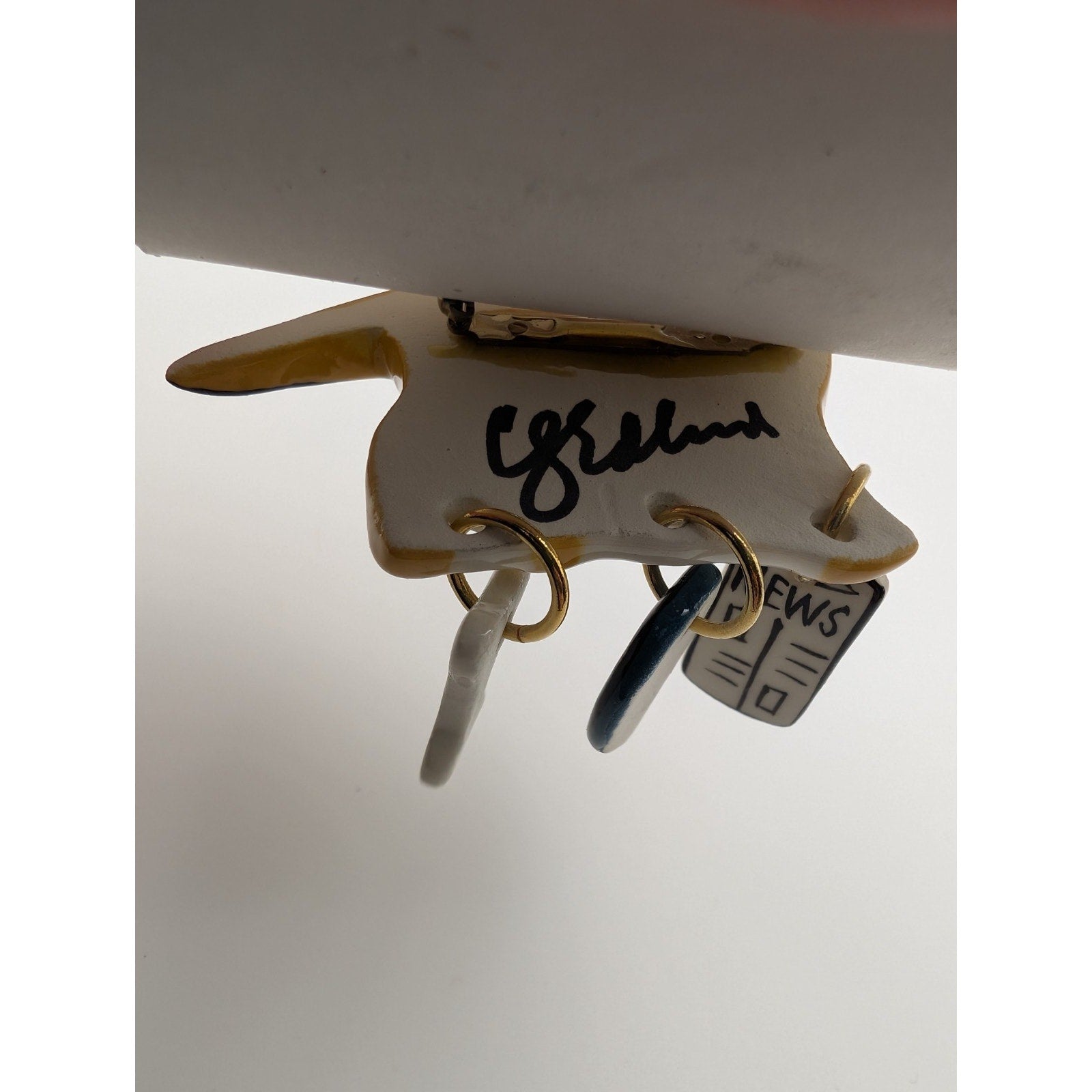 Vintage Signed Carolyn Edlund Ceramic Golden Retriever / Yellow Lab Pin New