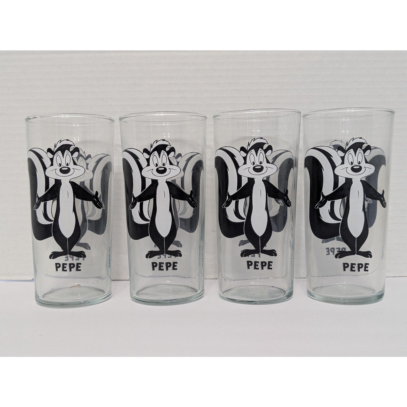 Set of 4 Vintage 1998 Pepe Le Pew Glass Set Looney Tunes Warner Bros Black and White Tumblers