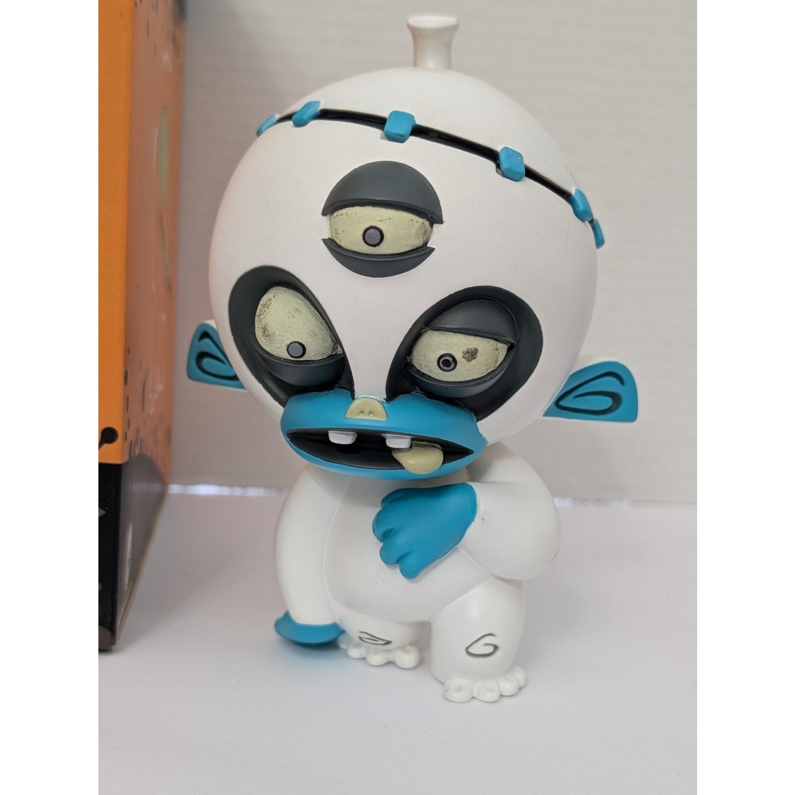 Atomic Monkey 2010 FrankenMonkey White & Blue Vinyl Figure Roberto Jauregui