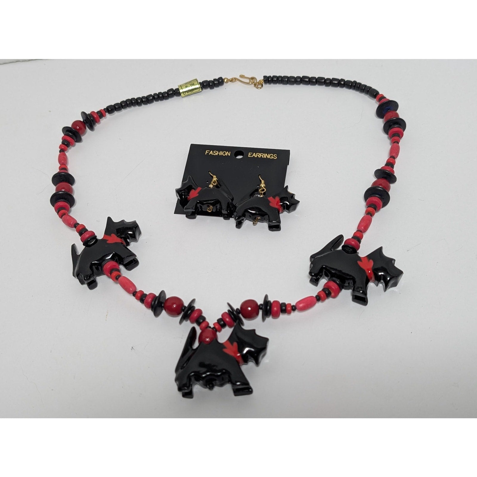 Vintage Scottie Dog Jewelry Set Black Red Wood Beaded Necklace and Matching Dangle Earrings